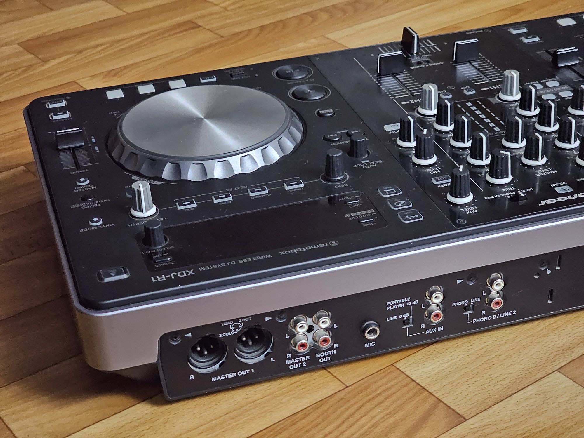 Диджейский контроллер PIONEER XDJ-R1