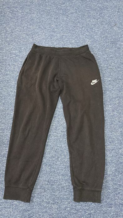 Vand pantaloni Nike