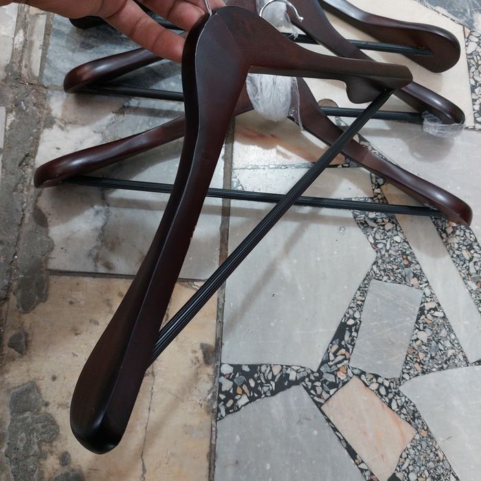 Yogʻochdan yasalgan kiyim uchun veshilka Xitoy mahsuloti