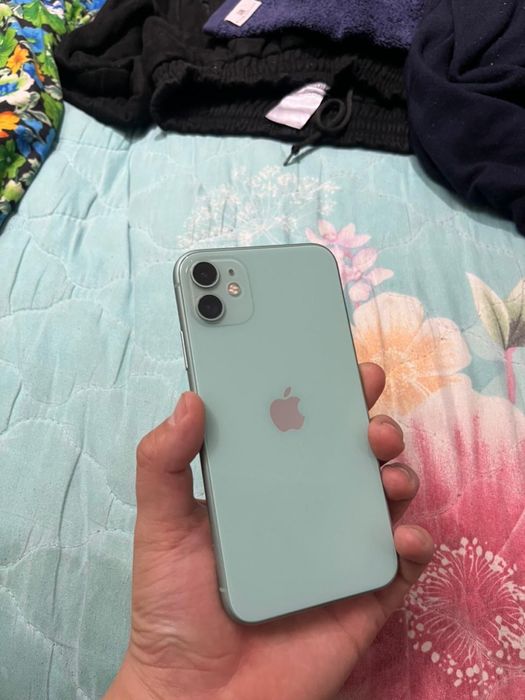Продам Айфон 11 64гб