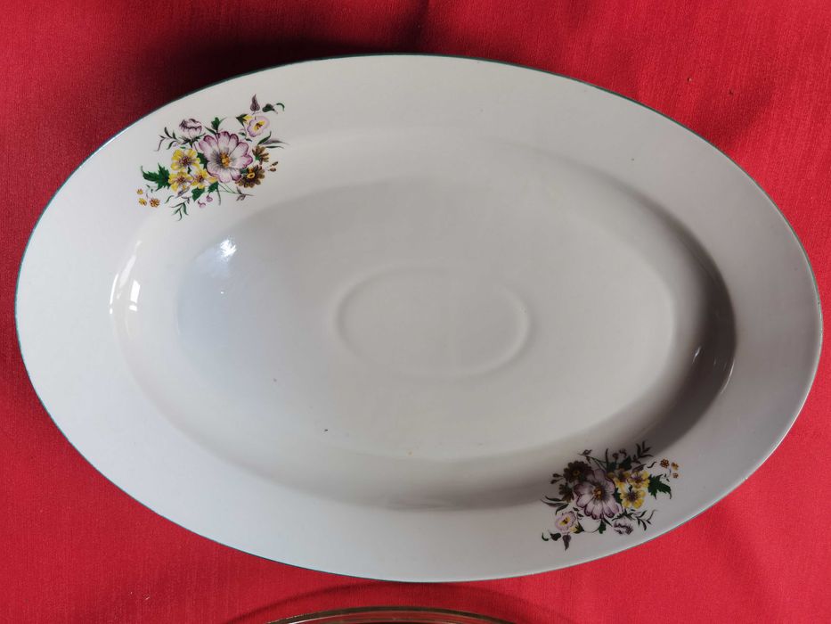 Продавам елипсовидни чинии