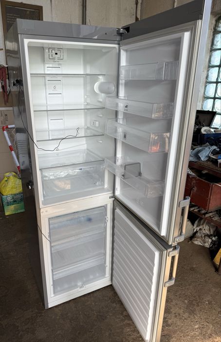 Vand frigider Whirlpool