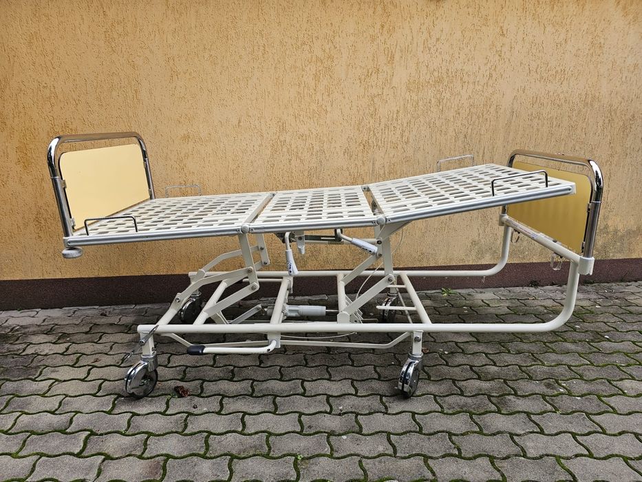 Pat medical cu reglaj mecanic pentru spătar și înalțime