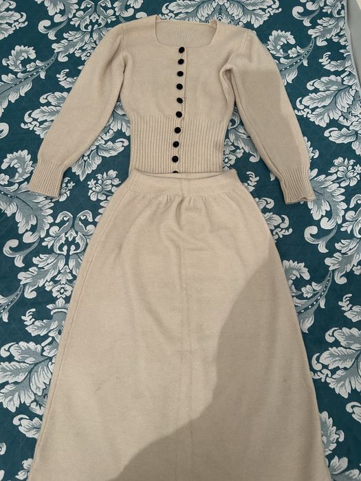 Продам одежду верхнюю. Двойка и свитеры отдам все за 15.000тг.