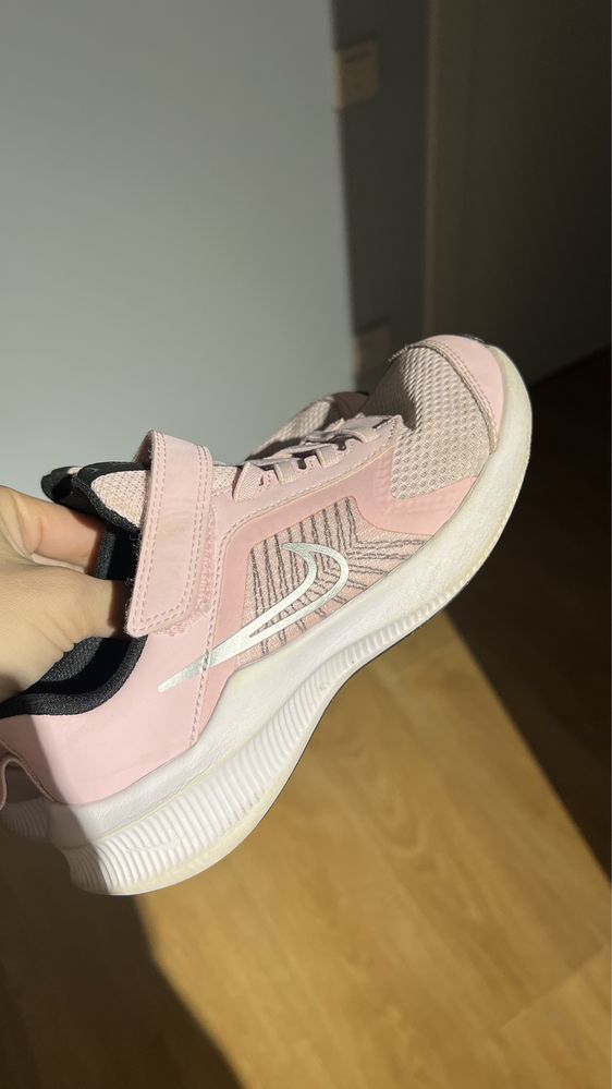 Кроссовки Nike для девочки