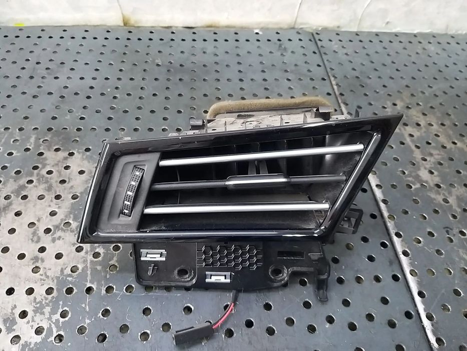 Grila ventilatie bord stanga vw passat b8 3g1819701d 3g1819701