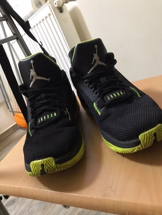 Nike Jordani model 2X3,aproape ca noi