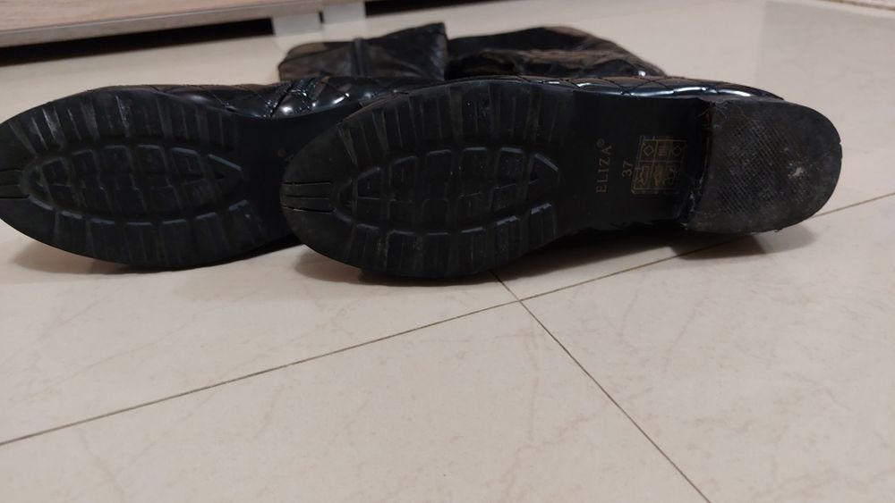 Ботуши равна подметка