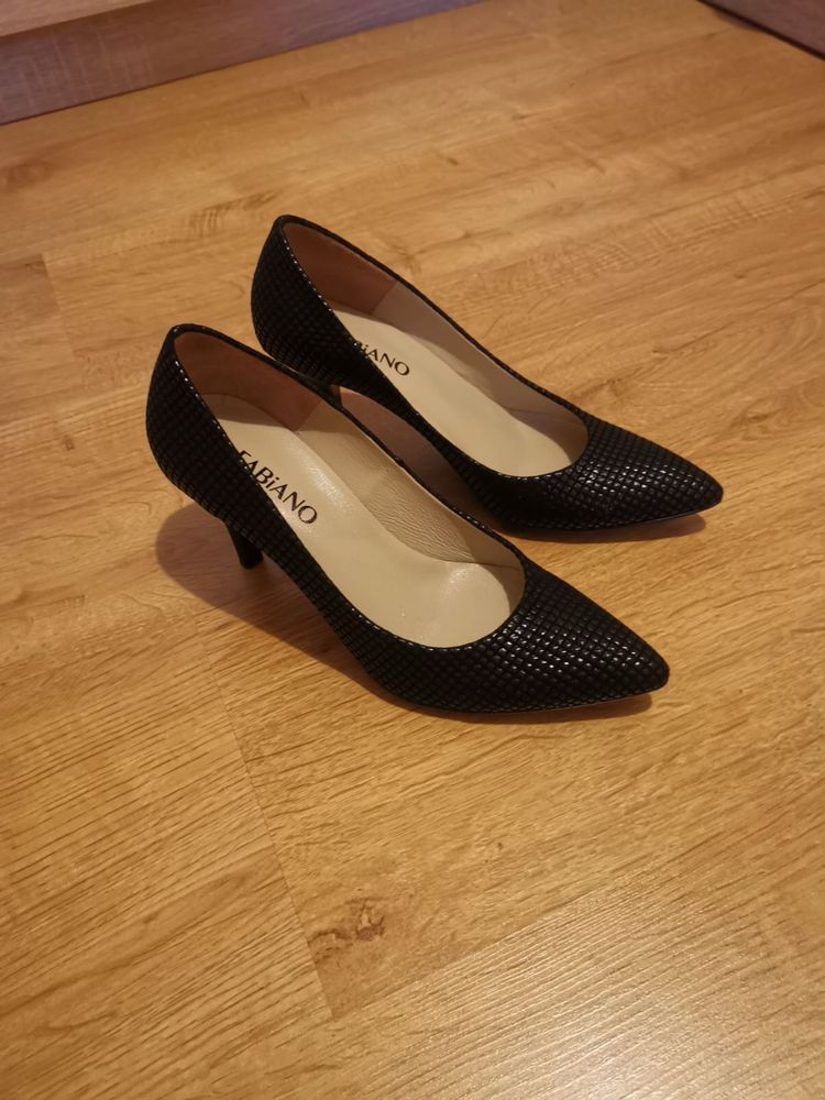 Дамски обувки clarks и fabiano