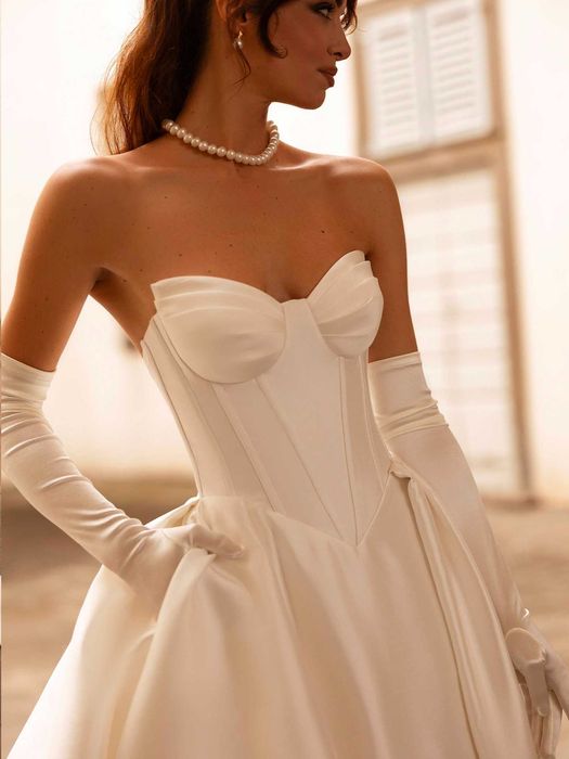 Dominiss Vivienne булчинска булченска рокля XS 34  с воал и ръкавици