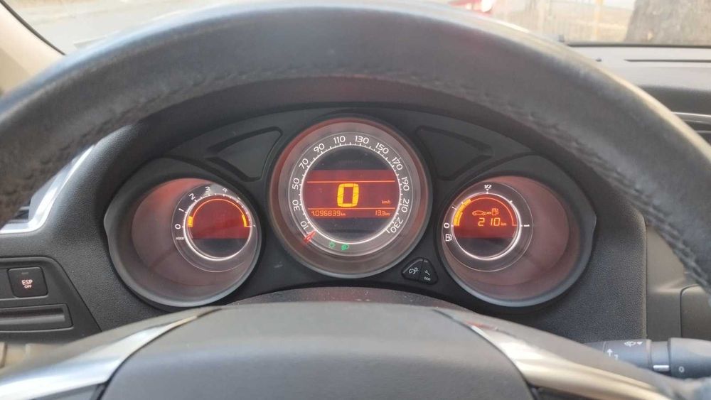 Продавам лек автомобил CITROEN