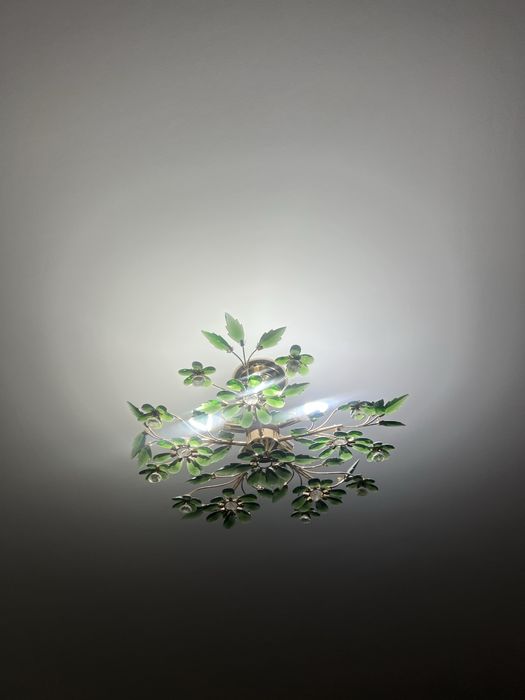 Продам Люстру на 5 лампочек