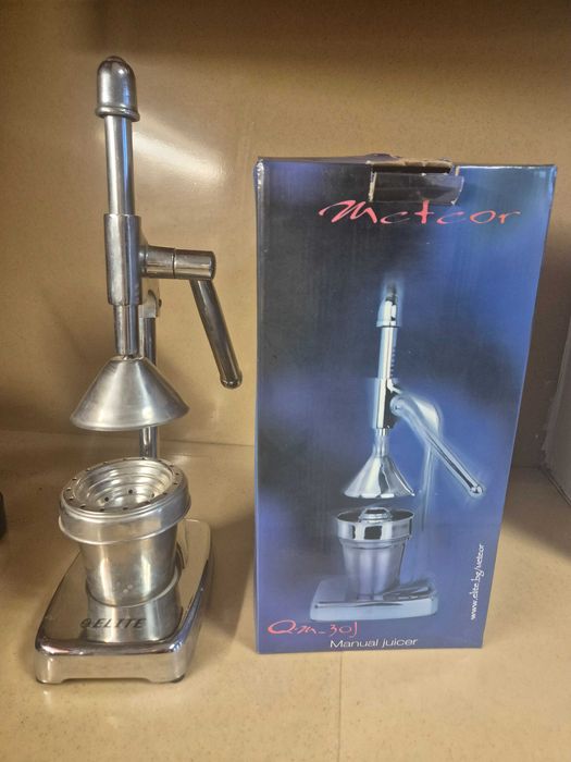 Ръчна цитрус преса