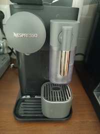 Aparat de cafea Nespresso