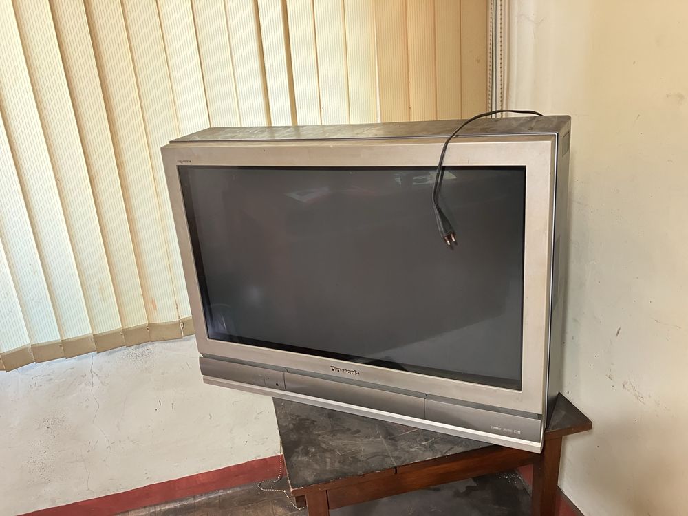 TV Panasonic 36” 100hz