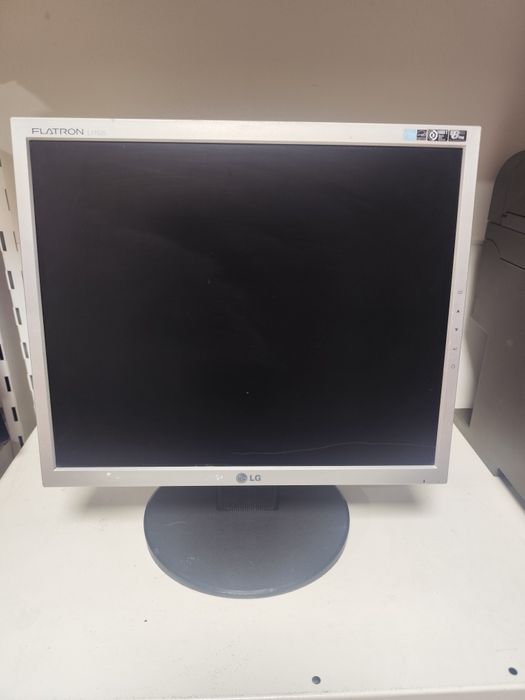 Монитор 4000тг 17дюйм