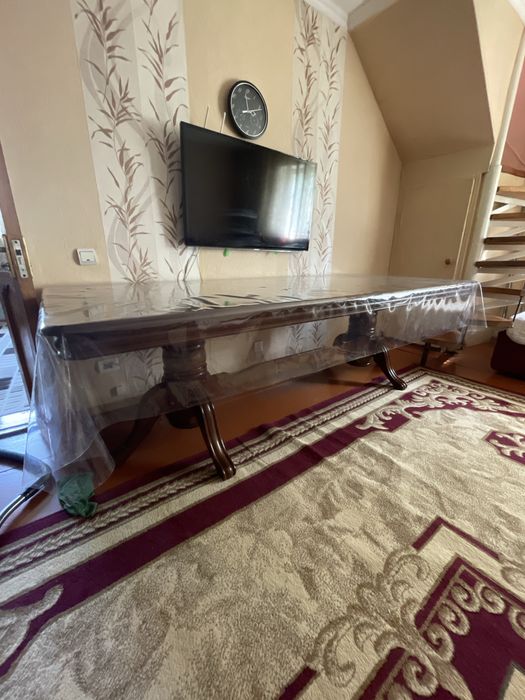 Стол со стульями