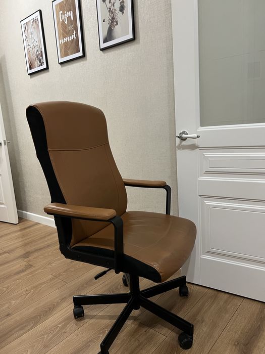 Продам кожаное кресло