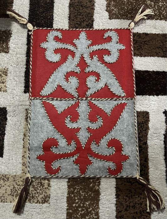 Рукодельное изделие с национальным узором