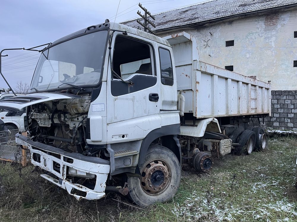 Dezmembrez Camion Isuzu 8x4