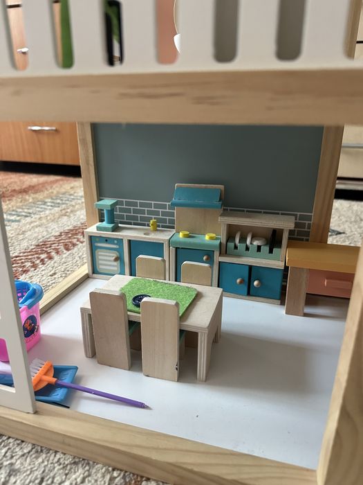 Casuta papusi din lemn +accesorii