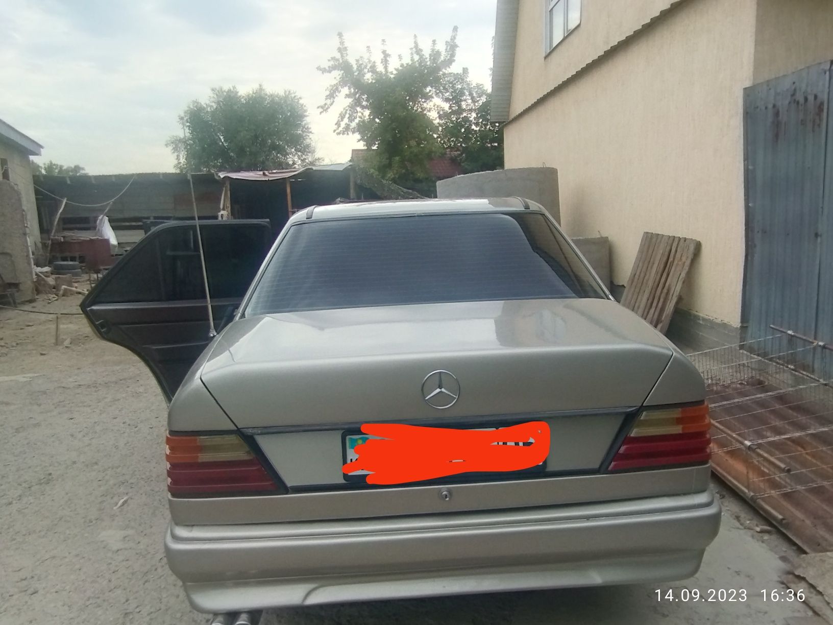 Продам Mercedes Benz Е 260 объем 2.6