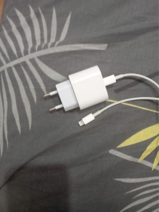 Продам блок и шнур оригинал от айфона , лайтинг