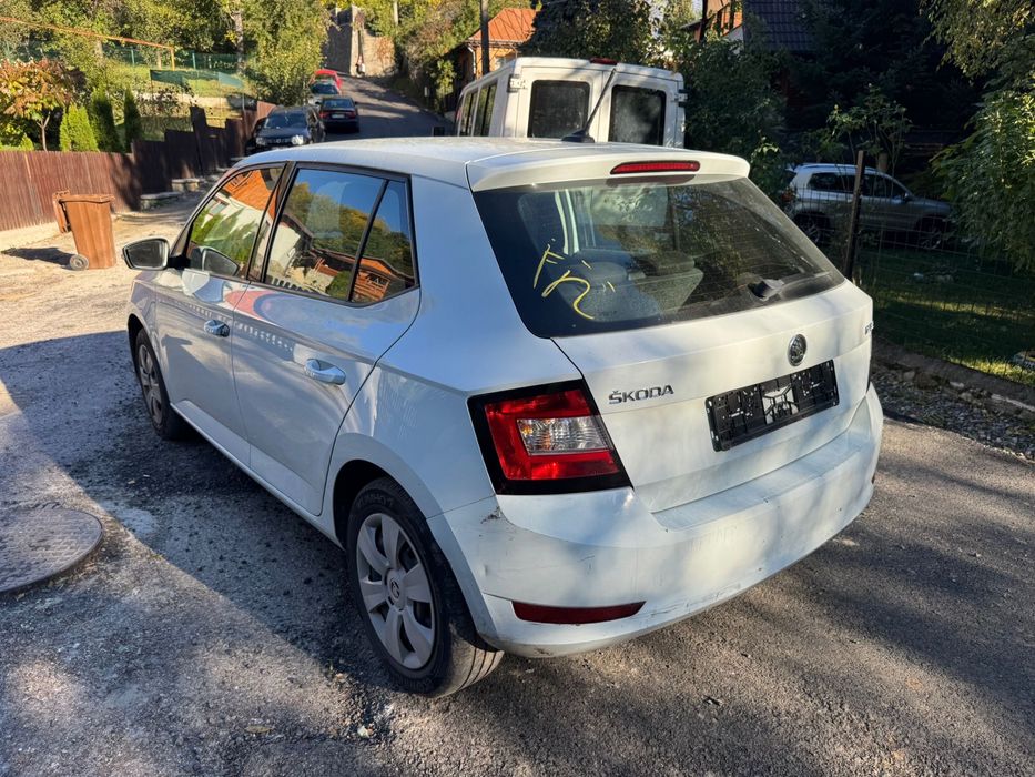 Vand SKODA FABIA 3 facelift 999benzina 2018 usor avariat 4600e Fix