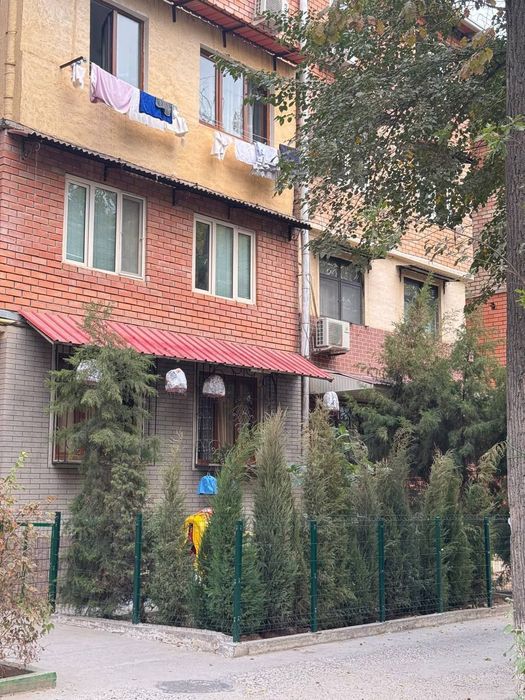 ПАРК ГАФУР ГУЛЯМ, 3/1/4, Кирпичный дом продаётся. Балкон 2 на 6.