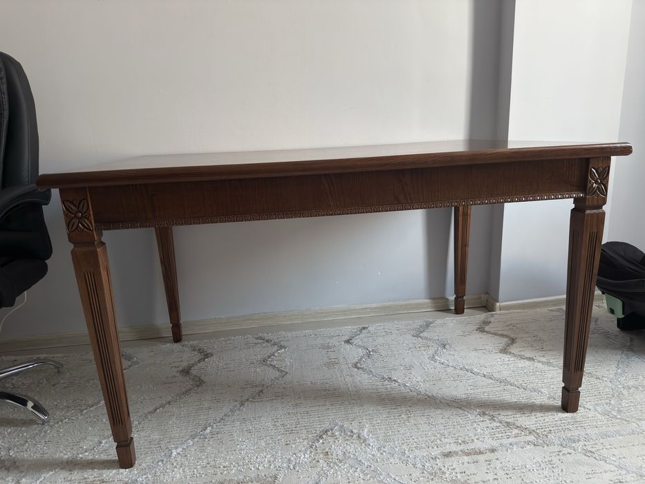 Продается стол из натурального дуба шпон есть каспи ред и 0-0-12