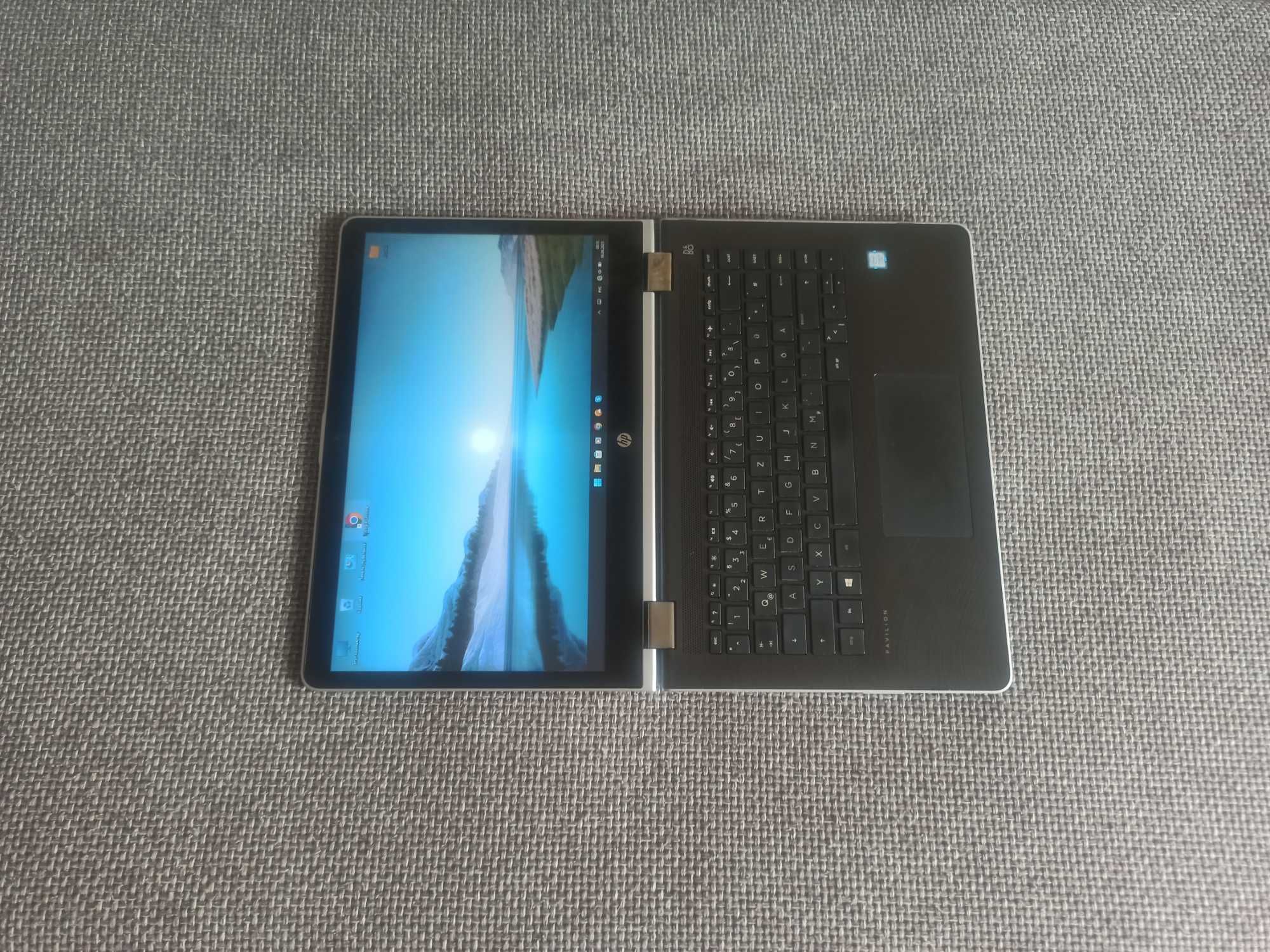 Сенсорный ноутбук-трансформер на базе Core i3-7100U