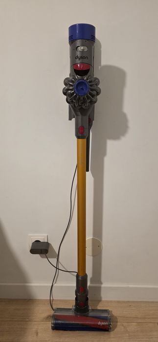 Aspirator dyson v8 absolute