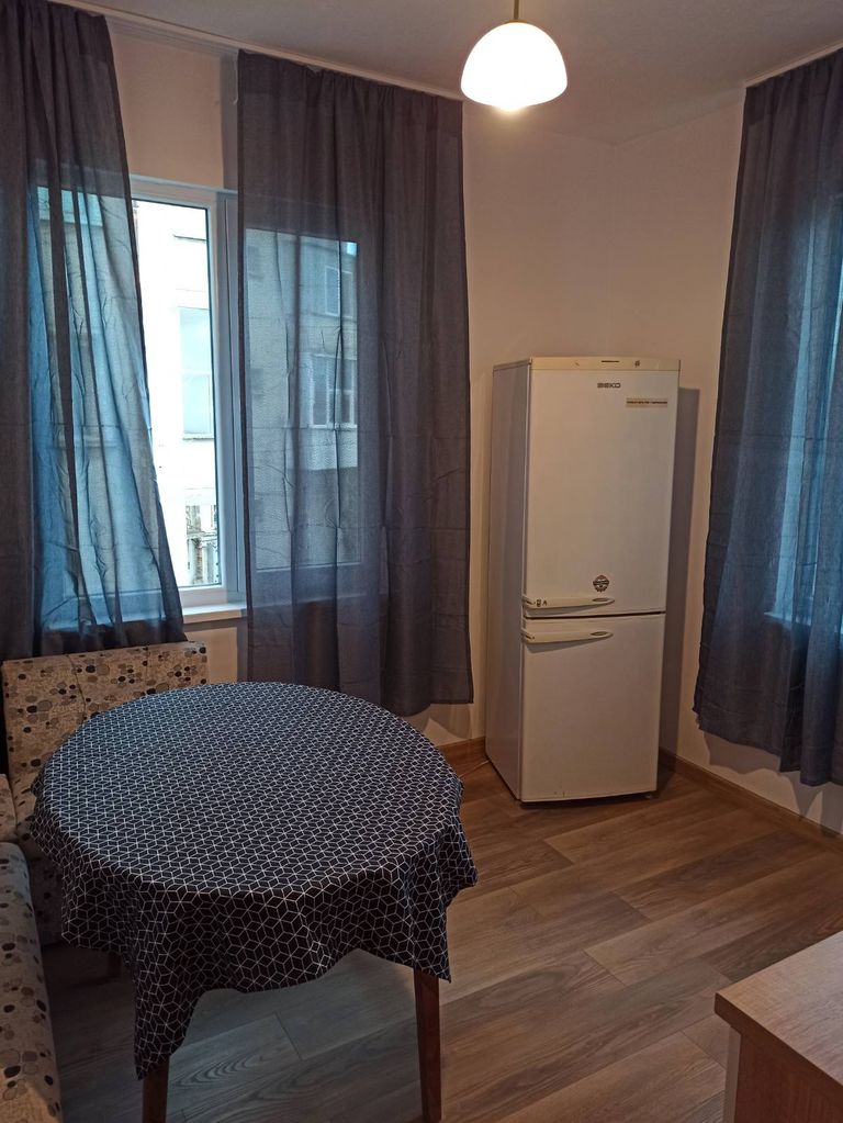 Продава се Двустаен апартамент в Казанлък - 65 кв.м за 4 €/кв.м - Снимка #5