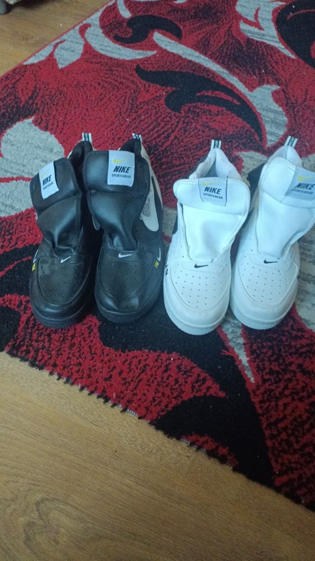 Lichidare stoc lot 2 perechi adidași Nike Nr 44 noi amindoua perechi