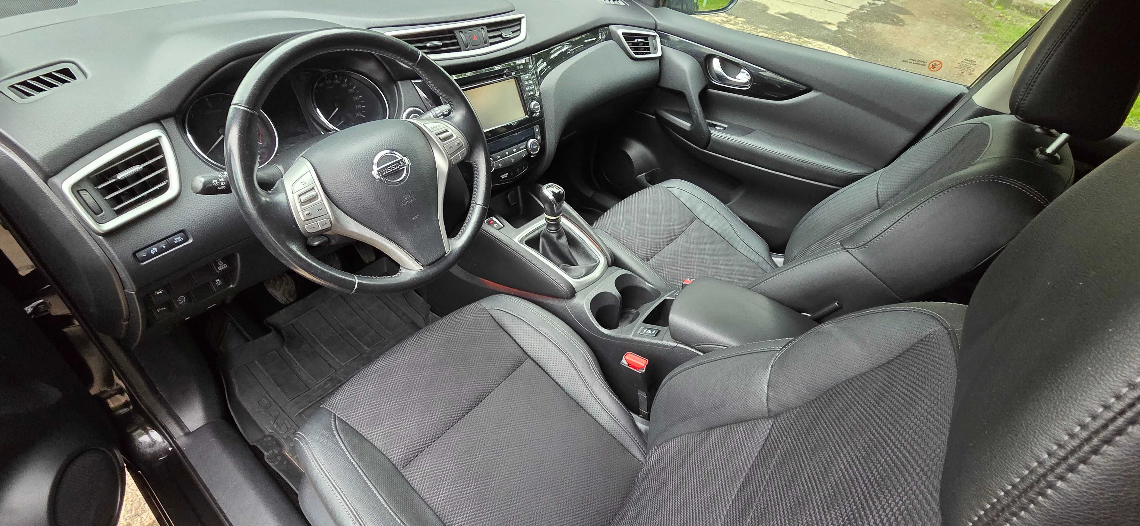 Nissan Qashqai-1.6 DCi *4x4*