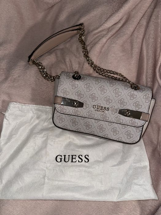 Дамска чанта Guess