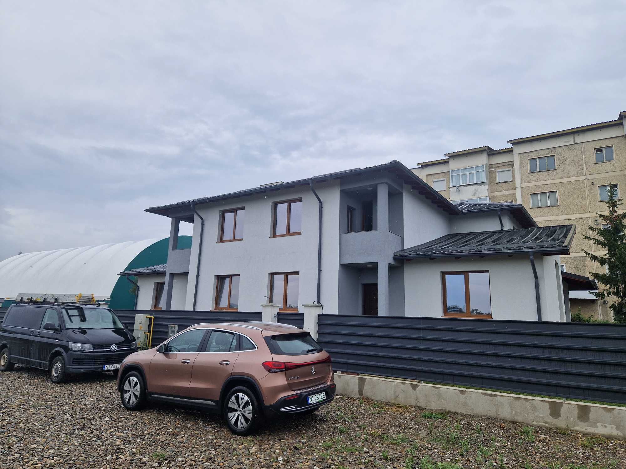 Vand locuinta in casa tip Duplex - Savinesti