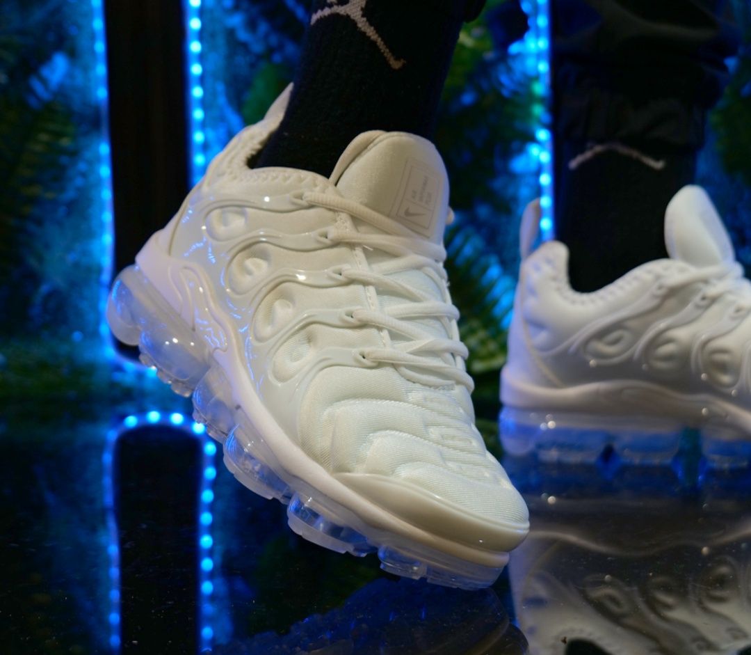 Унисекс маратонки Nike Air VaporMax Plus – Бели