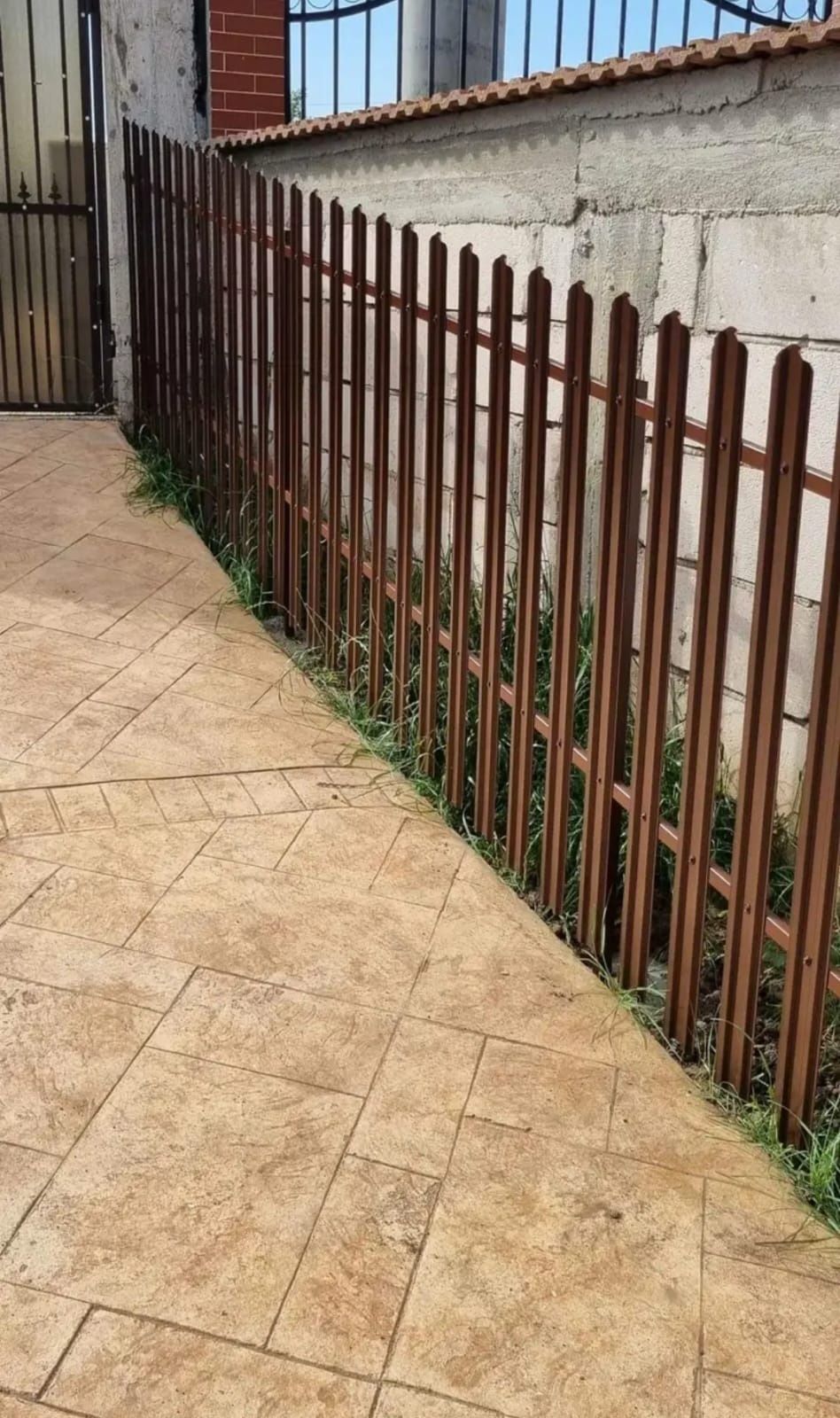 Construim garduri din panouri stil jaluzele, sipca metalica si altele
