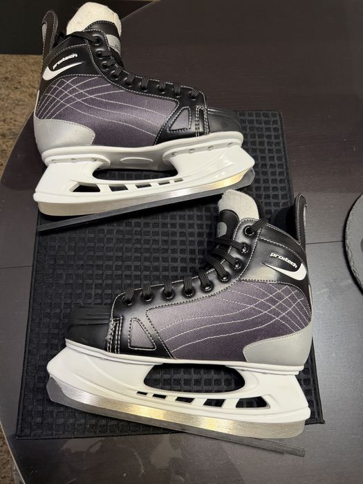 Patine hockey Crowned marimea 42