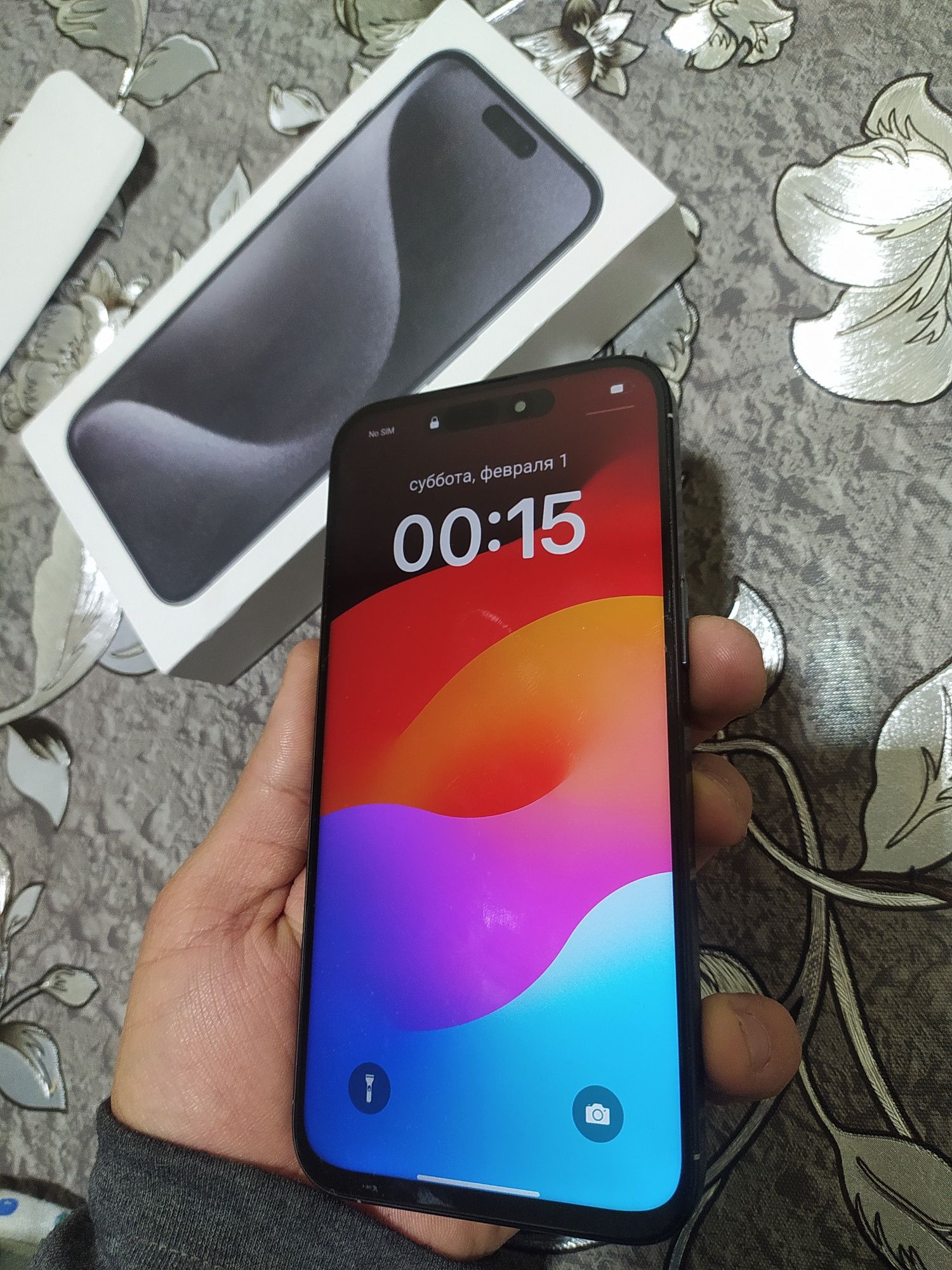 Iphone 15 pro max. 126 gb Dubaiski versiya holati alo.
