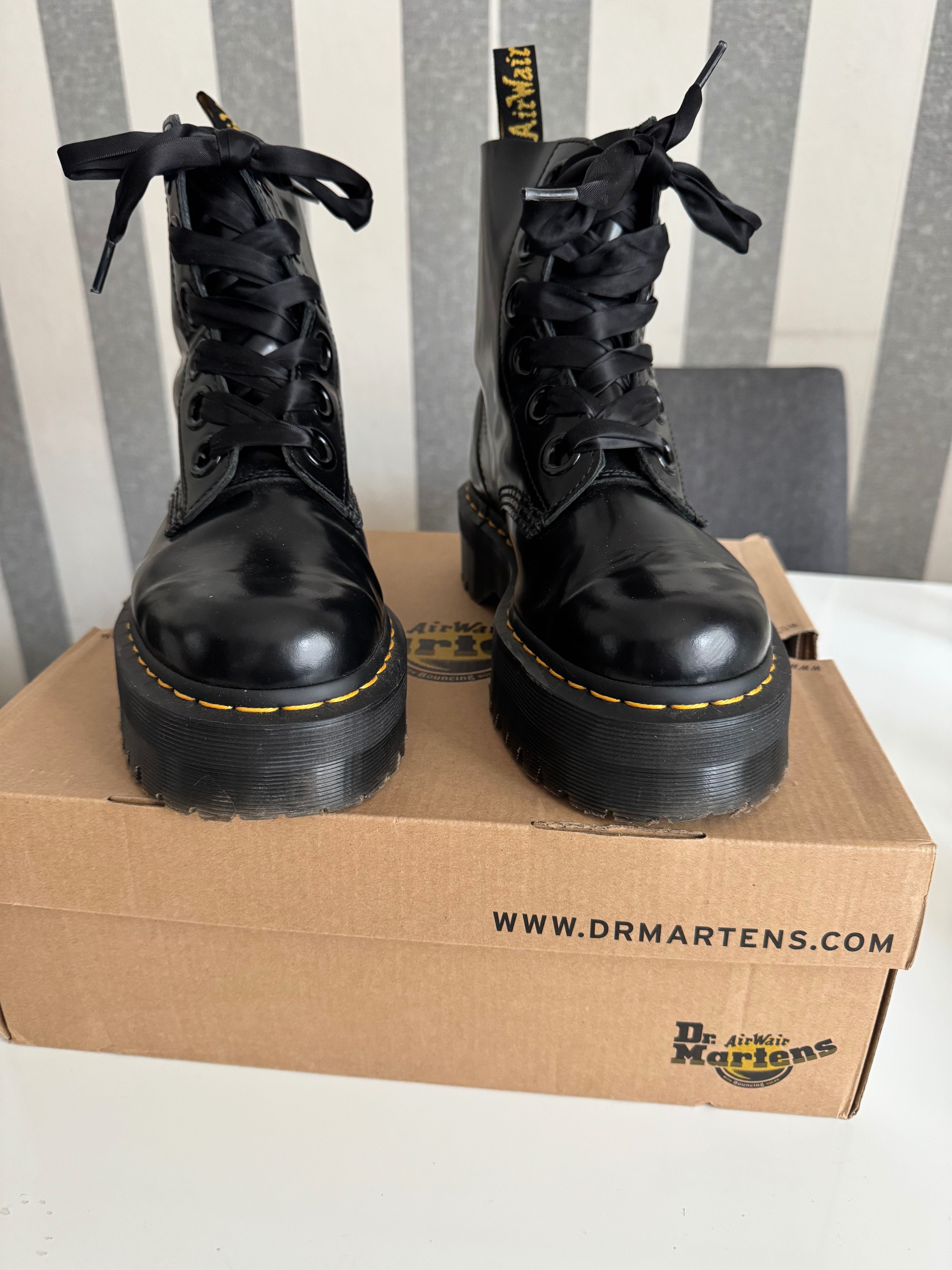 Дамски боти Dr. Martens