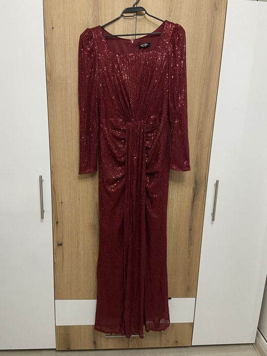 Официална рокля,тип русалка, с паети.