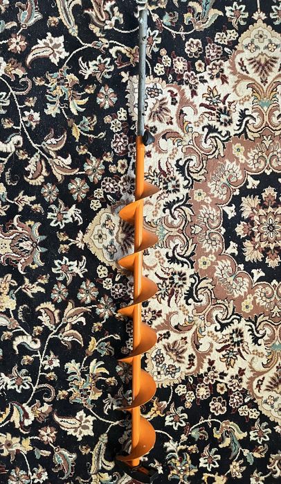 продаю ледобур для зимней рыбалки