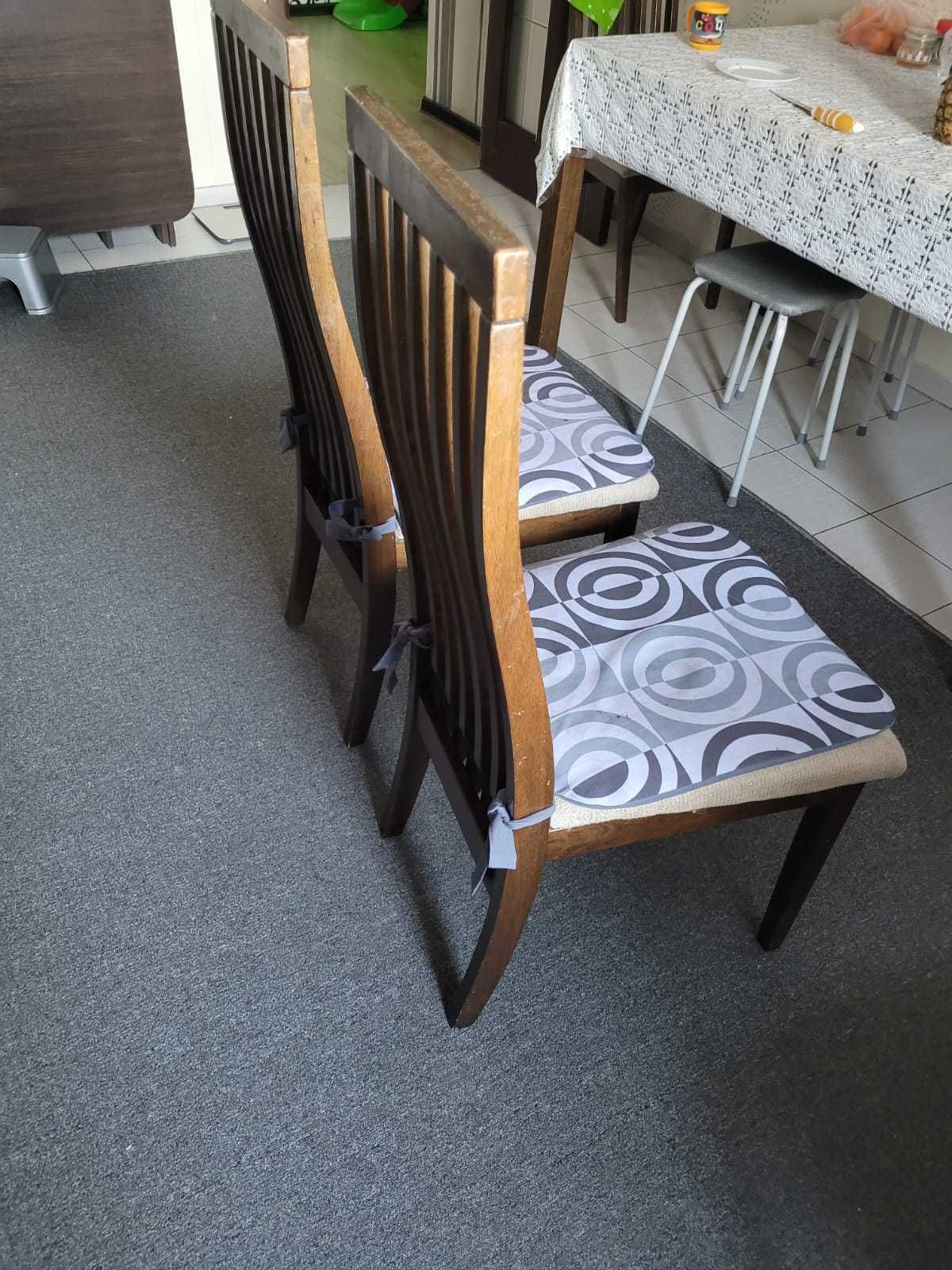 Продам стол и стулья на кухню