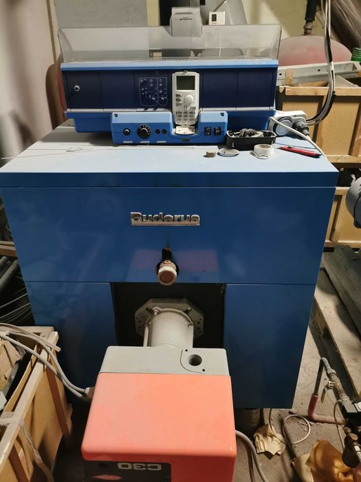 Отоплителна система на газ. 2 котела по 250 кВт. Оборудвана с всичко.