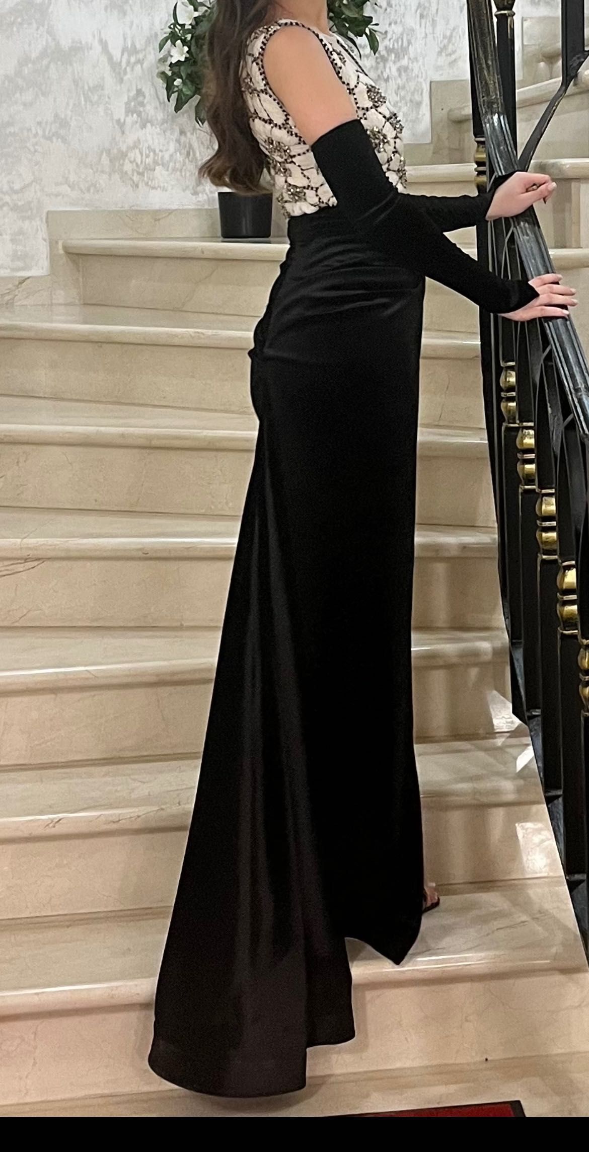 Rochie lunga eleganta cu manusi