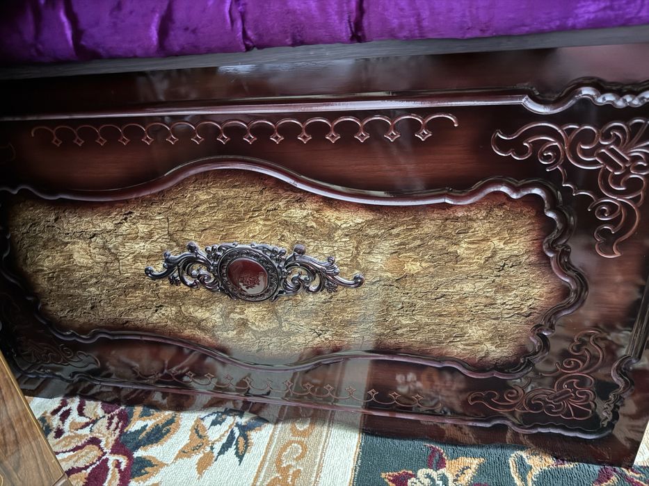 Katta sandiq mebelniy holati yaxshi deyarli ishlatilmagan