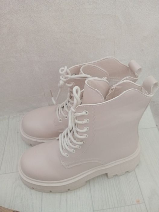 Продам ботинки  зимние