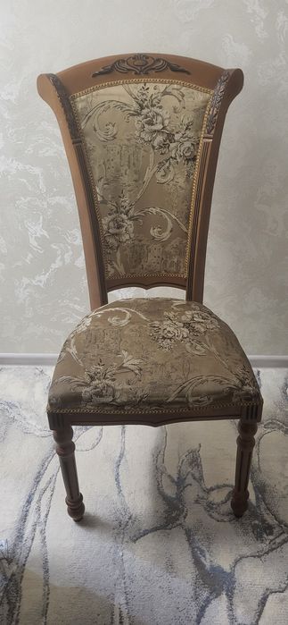 Стол 12 та стули билан сотаман